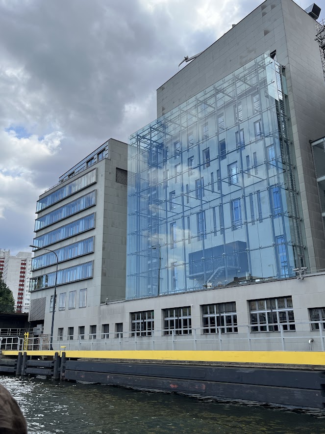 Pin - Fachada dupla com vidro - Berlim
